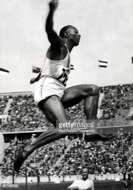 Jesse Owens 1936 Photos And Premium High Res Pictures Getty Images