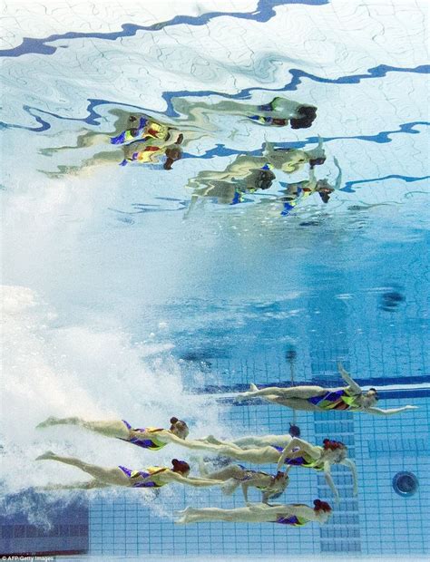 In Perfect Sync Underwater Photographs Show Synchronised Swimmers Spin