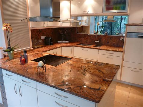 Comptoir de granite, comptoir de quartz et de marbre de qualité pour votre cuisine. Plan de cuisine en granit Juparana florida. « France Azur