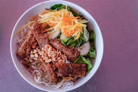 Bun Pho Mi Vietnams Noodle Scene
