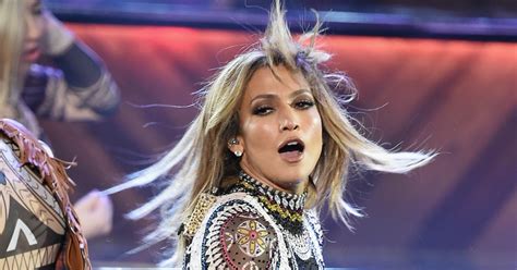 Jennifer Lopez Opens The Amas By Dancing To The Years Biggest Hits