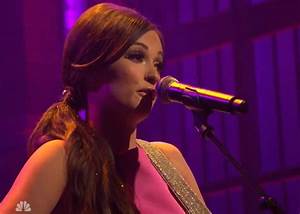 Watch Musgraves Debut Family Is Family On Seth Meyers Stereogum