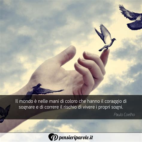 La sensazione di avere un nodo alla gola potrebbe anche essere causata. Immagine con frase sogno di Paulo Coelho - Il mondo è ...