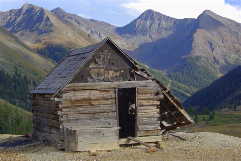 A Log Cabin With Mountain Views Handmade Houses With Noah Bradley