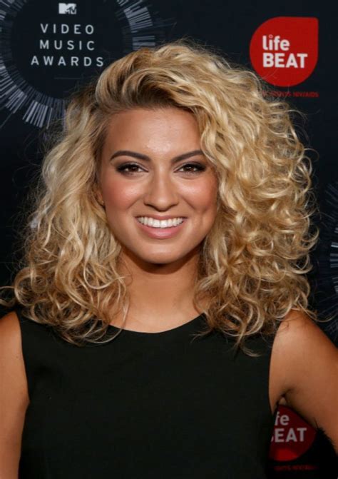 11 Famous Singers Rejected By American Idol Medium Curly Hair