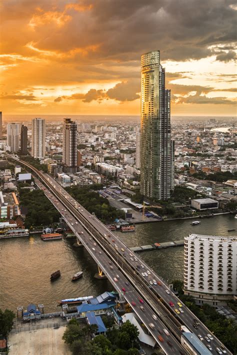  city + scape 1. Cityscape view and building at twilight in bangkok, thailand | Free Photo