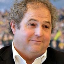 Artisten har funnet tonen med skatteadvokat ernst ravnaas (54). Ernst Ravnaas (born April 18, 1955), Norwegian lawyer ...