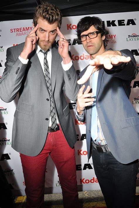 Rhett Mclaughlin And Link Neal Good Mythical Morning Man Hug Rhett