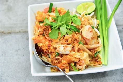 lemongrass-chicken-pad-thai-recipe-chicken-pad-thai,-pad-thai-recipe,-pad-thai