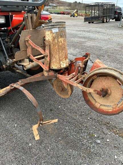 Allis Chalmers 1row Corn Planter With Plates Ek Auctioneers Llc