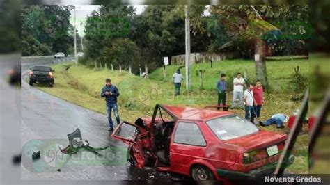 Aparatoso Choque En La Uruapan Los Reyes Deja Dos Personas Heridas