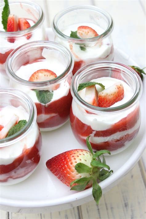 Rhabarber-Erdbeer-Kompott mit Skyr Dessert im Glas | Dessert im glas, Rhabarber dessert, Rhabarber