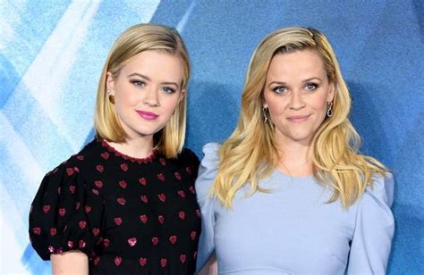 Reese Witherspoon Her Daughter Ava Phillippe Starts The New Year At