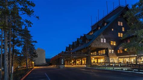 Old Faithful Inn West Yellowstone Hotelscombined