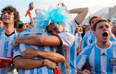 el fútbol y la cabeza de los argentinos cómo se vive esa pasión