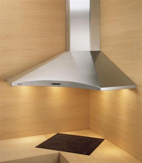 Our cooker hoods come in a range of designs from seamless models that will blend effortlessly into your kitchen, to bold and striking hoods that will be a focal point. corner hob + extractor | Pantry layout, Corner pantry ...