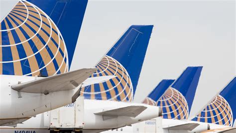 United Airlines Gives 10000 Travel Voucher To Bumped Flier