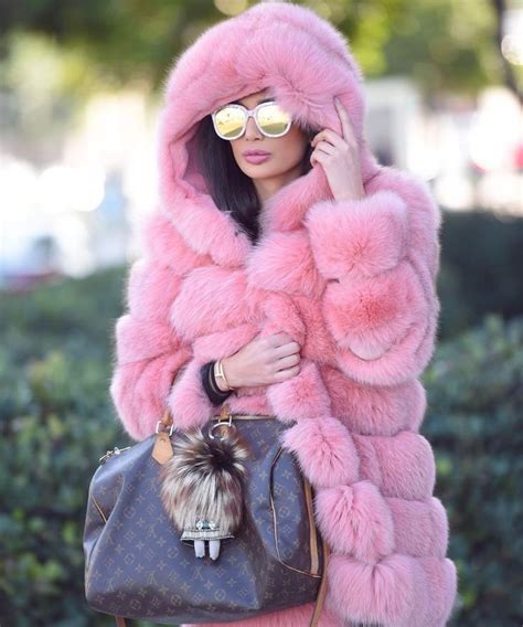 Pin By Aree Km On Pink Y Swear Pink Fur Fur Coat Outfit Fur Fashion