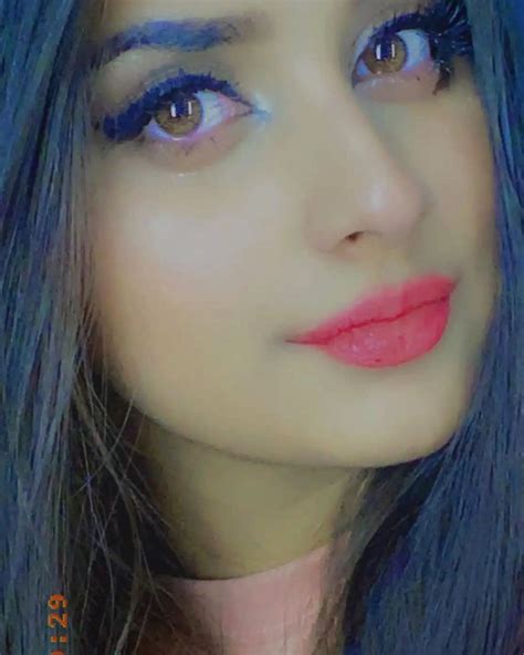 Alishbah Anjum Face Makeup Beautiful Lips Hairstyle For Girls Cute
