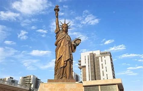 8 Replicas Of The Statue Of Liberty Around The World Explanders