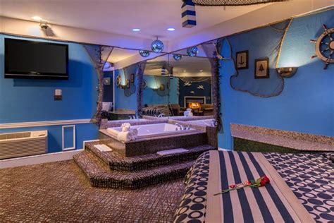 Blue Romantic Theme Suite With Hot Tub And Fireplace At The Inn Of The Dove Bensalem