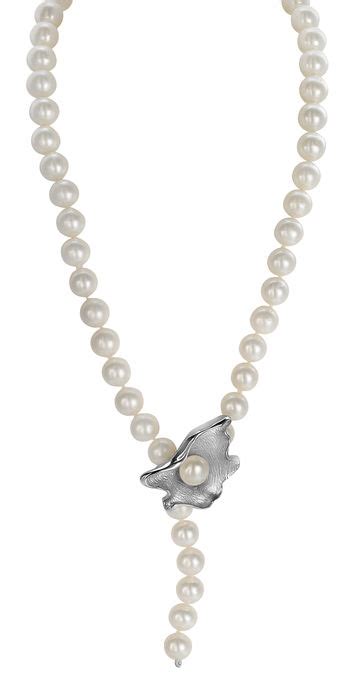 Lustrous 9x10mm Freshwater Pearl Necklace Featuring A Catawiki