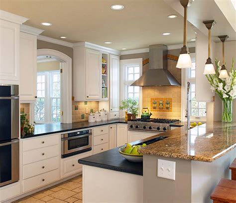 Jendela yang besar membuat akses cahaya dan sirkulasi udara lebih. Desain Interior Dapur Kecil Modern - Ndik Home