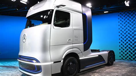 Daimler will Lkw Transporte sauberer machen und präsentiert Konzept