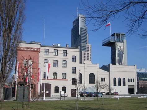 W każdym odcinku widzowie poznają historię jednego polskiego hitu sprzed lat. Muzeum Powstania Warszawskiego, d. Elektrownia Tramwajów ...