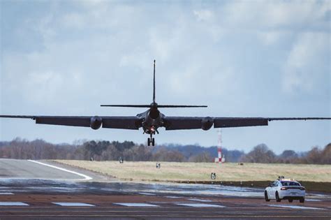Daunting Images Show U 2 Spy Plane Landing At Uk Base After Unknown