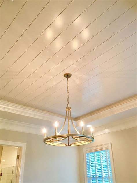 Besides the wall and floor, the ceiling has become a growing element within one's house to experiment with. Shiplap ceiling with crown molding in 2019 | Shiplap ...