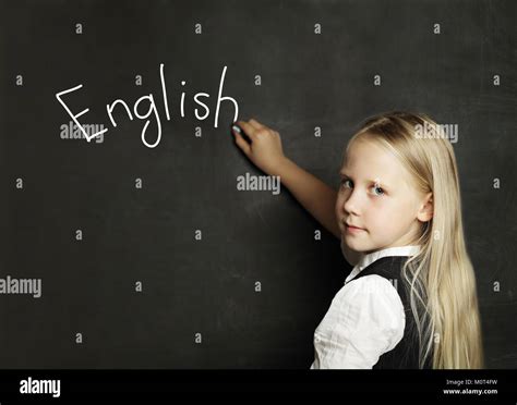 Niño Niña Aprendiendo Inglés En El Aula Pizarra Antecedentes Fotografía
