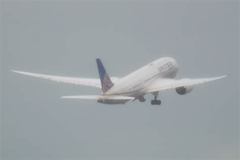 United Airlines Boeing 787 9 Takeoff 3 Landing Gear Retracting