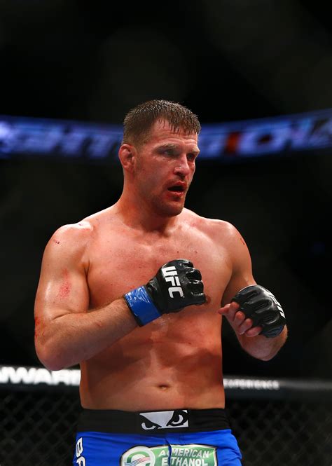 WATCH UFC Champion Stipe Miocic Arrives Back In Cleveland WKYC Com