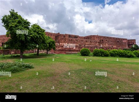 Rampart Of Agra Fort Agra Uttar Pradesh North India Stock Photo Alamy