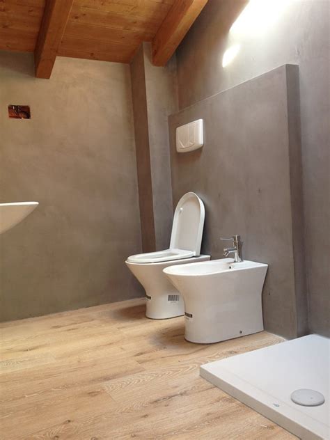 Onlywood ti offre tutte le essenze in legno tropicale duro di massima durata, ma anche le più semplici mattonelle componibili in legno di pino impregnato se vuoi realizzare un pavimento senza spendere molto. Ristrutturazione bagno resine e parquet - Materie ...