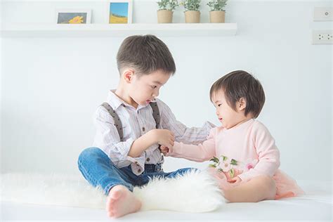 I always felt i didn't. วันพี่น้องโลก 10 เมษายน National Siblings Day
