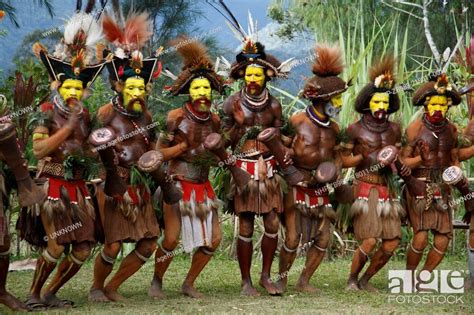 Huli Wigmen Line Dance Tari Valley Hela Province Papua New Guinea