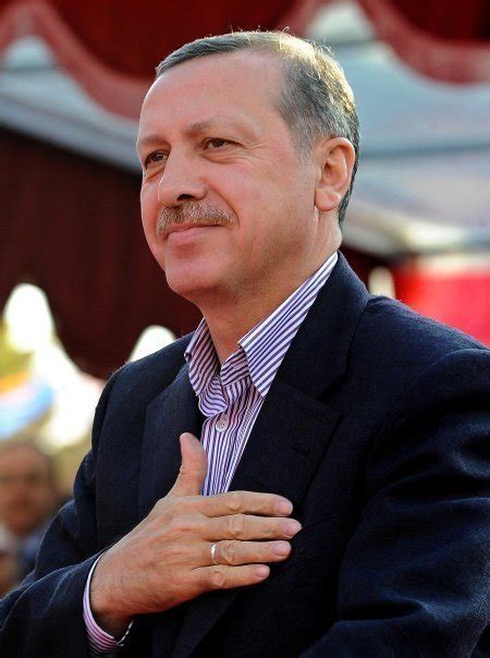 Son dakika habere göre cumhurbaşkanı recep tayyip erdoğan'ın eşi emine erdoğan'ın himayesinde yürütülen sıfır atık projesi, birleşmiş milletler kalkınma programı (undp) türkiye'nin ilk kez vereceği sürdürülebilir kalkınma amaçları eylem ödülüne layık görüldü. Cumhurbaşkanı recep tayyip erdoğan'ın açıklaması