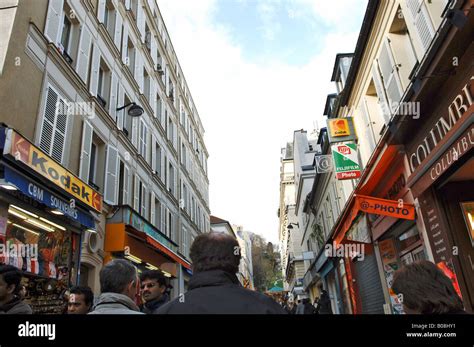 A Busy Tourist Street In Montmartre Paris Stock Photo Alamy