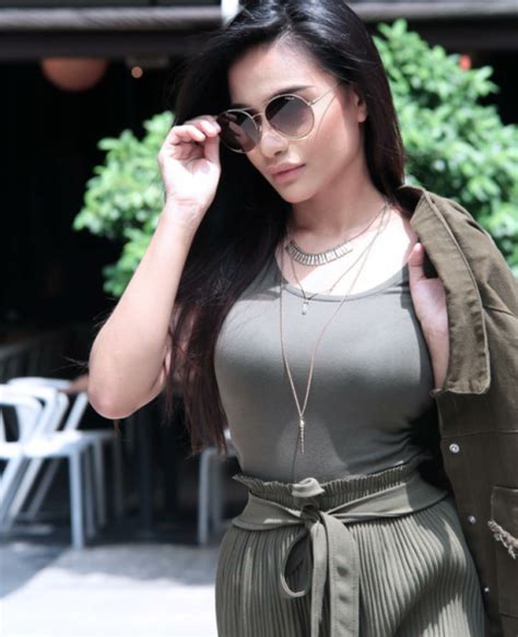 pencinta artis malaysia big boobs actress tumblr pics