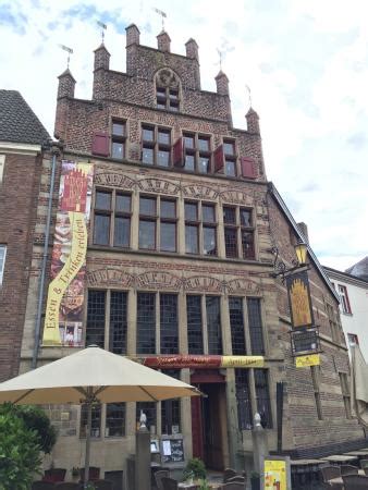 Das gotische haus mit seiner prächtigen fassade steht für xantens blüzezeit. Gotisches Haus, Xanten - Restaurant Reviews, Phone Number ...