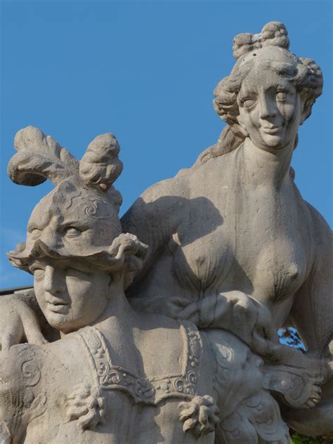 Kostenlose Foto Mann Sand Frau Monument Statue Wasserspeier