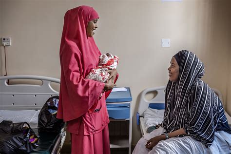 Somalia Unfpa Trained Midwife With The Newborn Baby At B Flickr