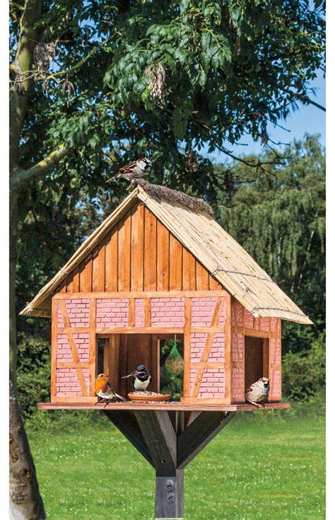 Insektenhotels kennen die meisten nur als holz, dabei lassen sich auch aus einfachen dosen stilvolle insektenhotels bauen, um so den insekten einen. Vogelhaus selbst bauen | selbst.de