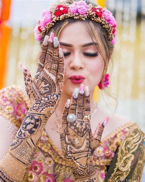 Stunning Bridal Mehendi Book Professional Mehndi Artist Now With