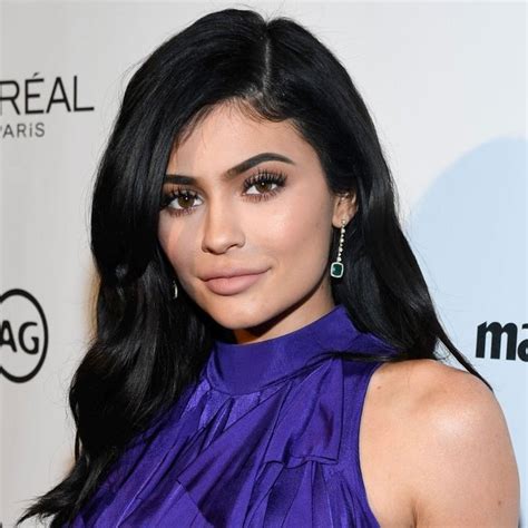 Pregnant Kylie Jenner Covers Up As She Poses With Sisters In Underwear Ads Entertainment Tonight
