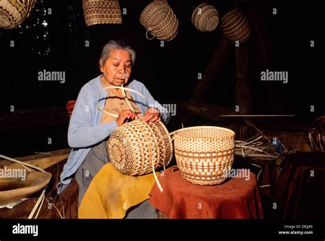 Canasta De Indios Nativos Americanos Fotograf As E Im Genes De Alta