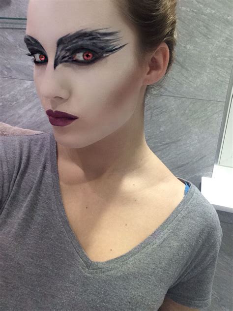 Black Swan Makeup Now You Can Create Mind Blowing Artistic Images With
