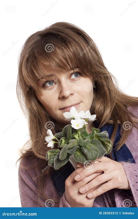 Femme Retenant Les Fleurs Blanches Photo Stock Image Du Adulte Fond